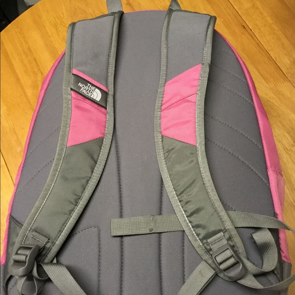 SOLD... EUC The Northface Vault Backpack - Picture 3 of 5